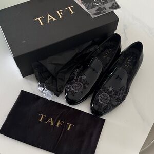 THE ESTATE SLIPPER IN BLACK PATENT 

Taft Glossy Black Rose Loafers